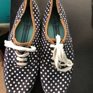 Polka dot navy white canvas lace up ked sneakers